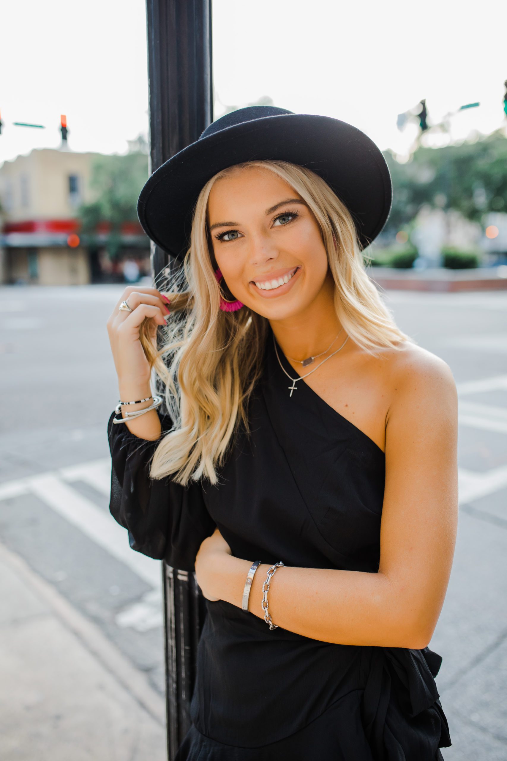 Augusta photographer photographs high school senior pictures of girl in a black dress and black wide brimmed hat